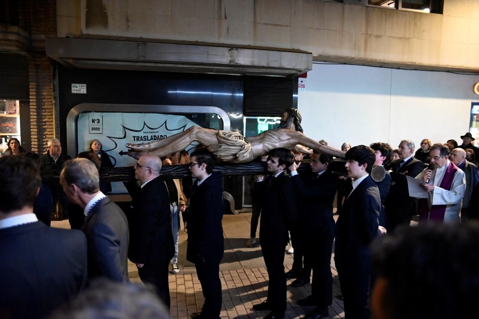 Las imágenes de los vía crucis del primer viernes de Cuaresma en Córdoba