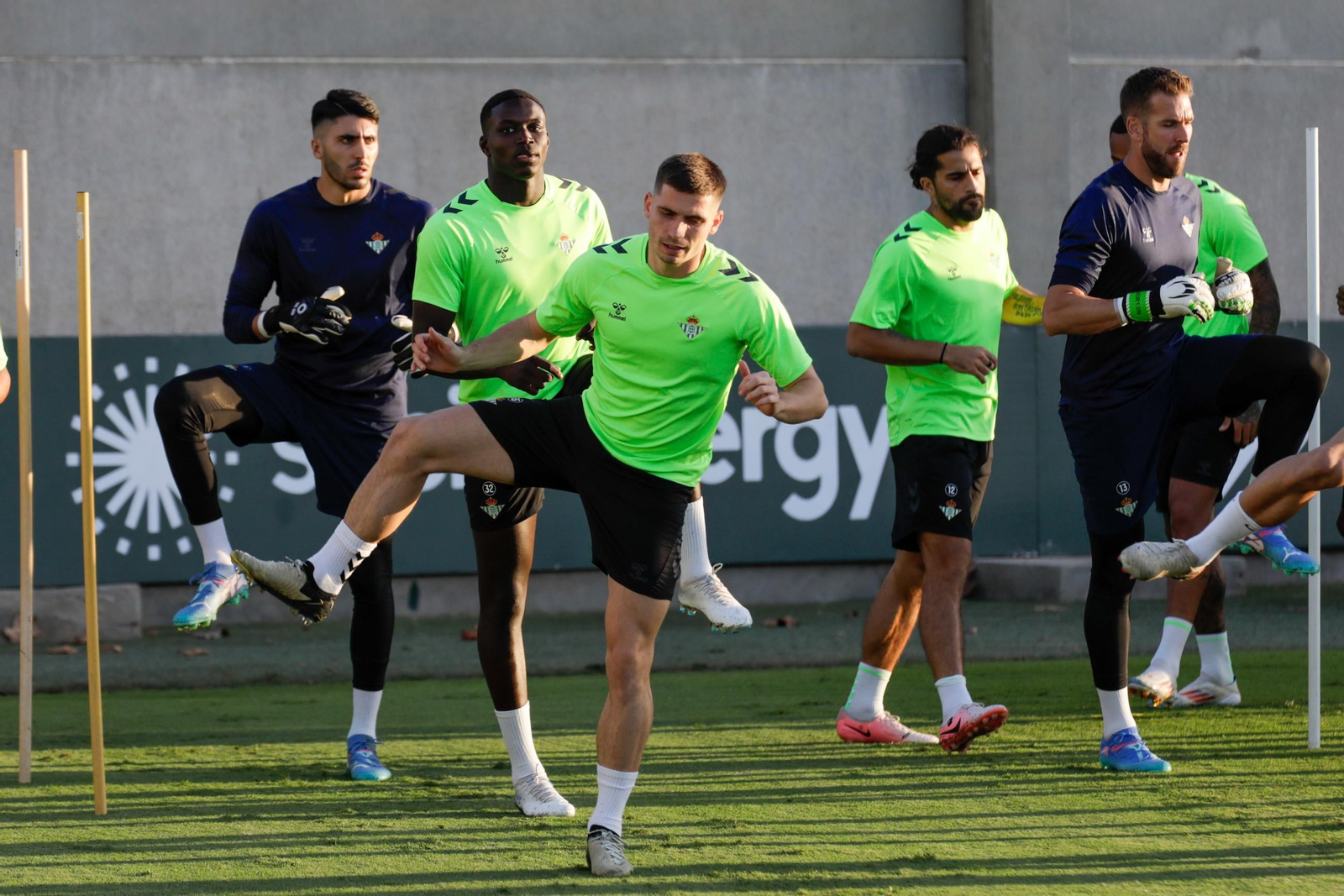 Las fotos del entrenamiento del Betis previo al derbi