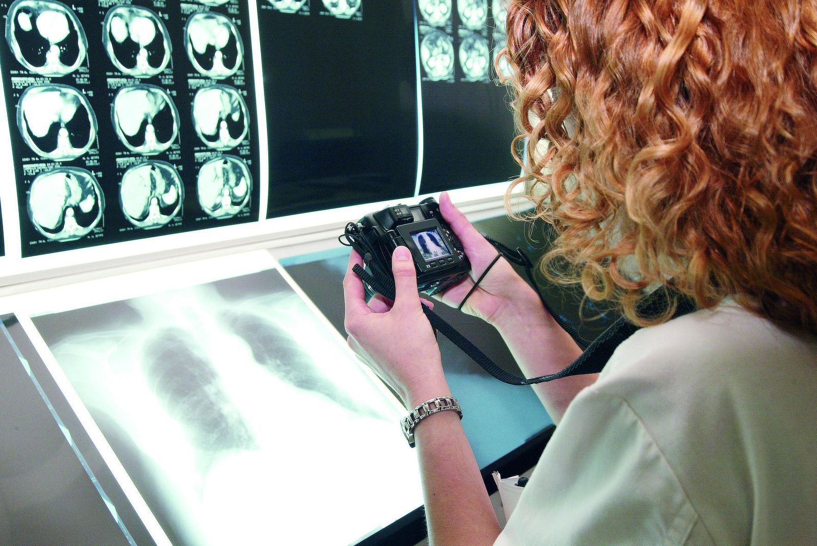 Una radióloga en el ejercicio de su profesión, en una imagen de archivo.