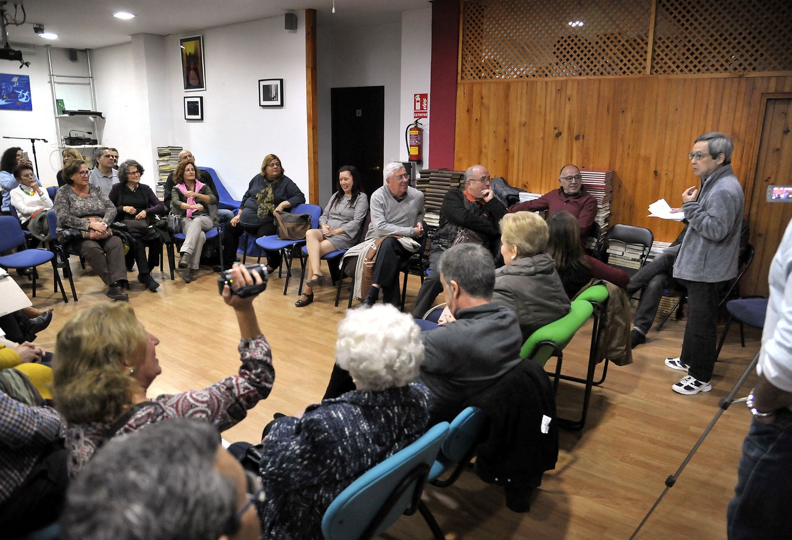 Un momento del encuentro literario que inició el lunes el programa de actos del Día Europeo de Enoturismo.
