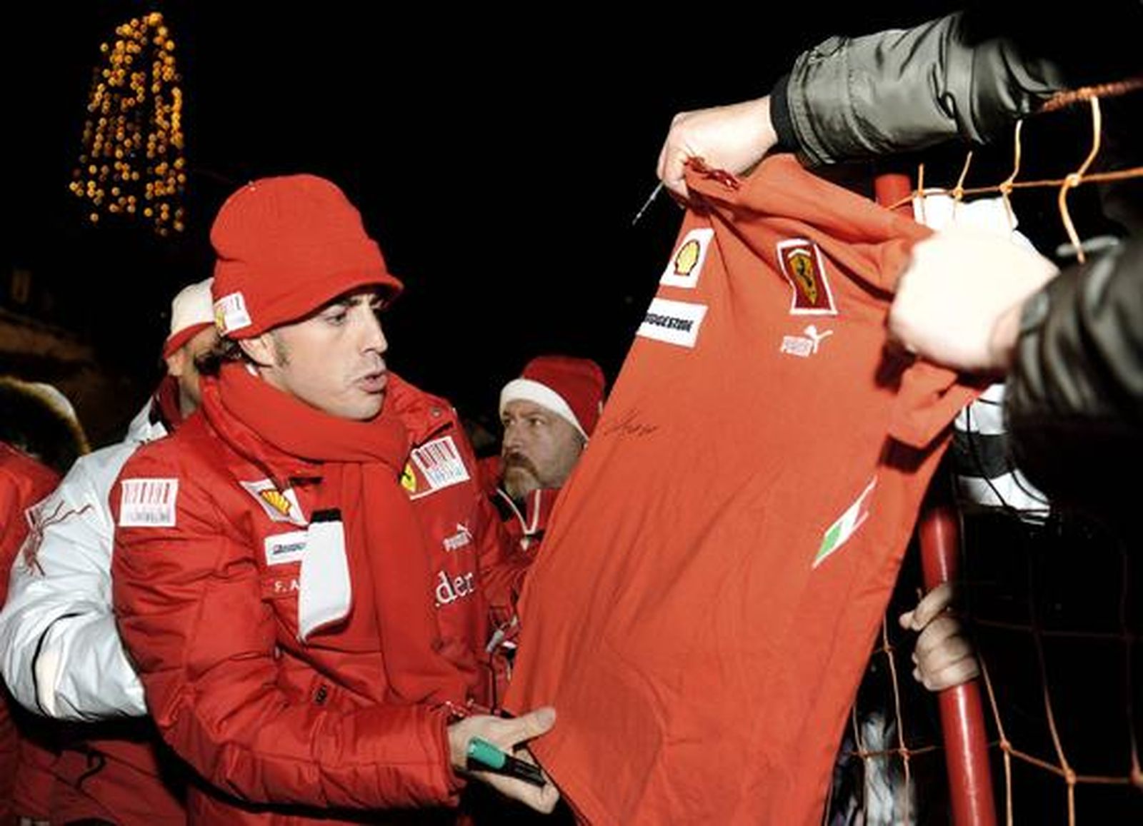 Alonso firma autógrafos en Madonna di Campiglio.

Foto: Agencias