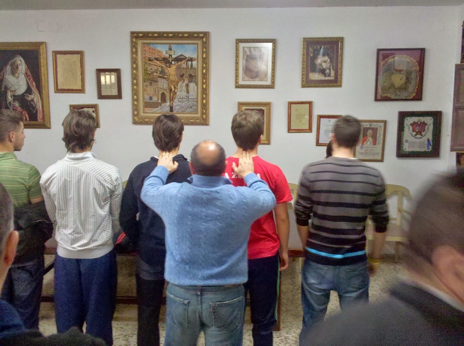 Igualando a los hombres de una cuadrilla.