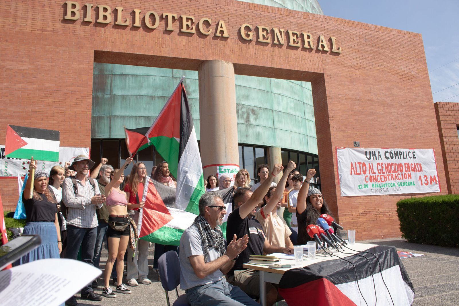 Fin a la acampada de los jóvenes propalestinos en la Universidad de Málaga.
