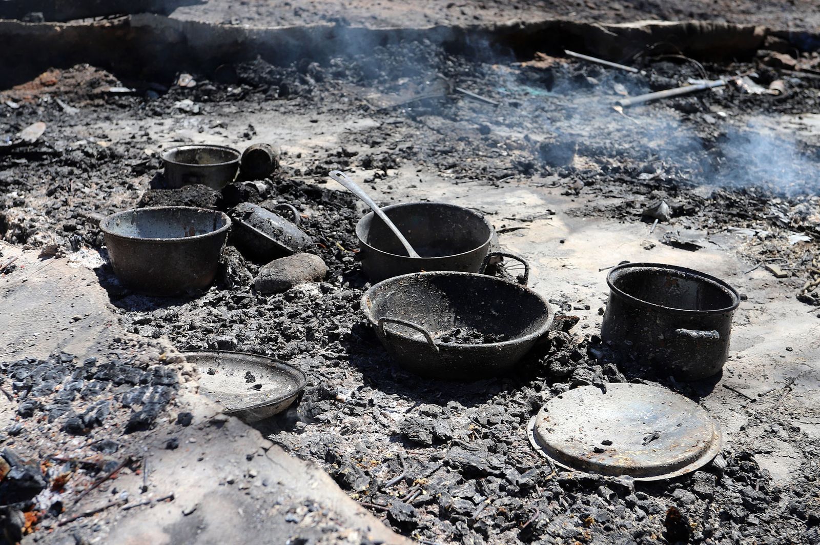 Imágenes del incendio de chabolas en Lucena del Puerto