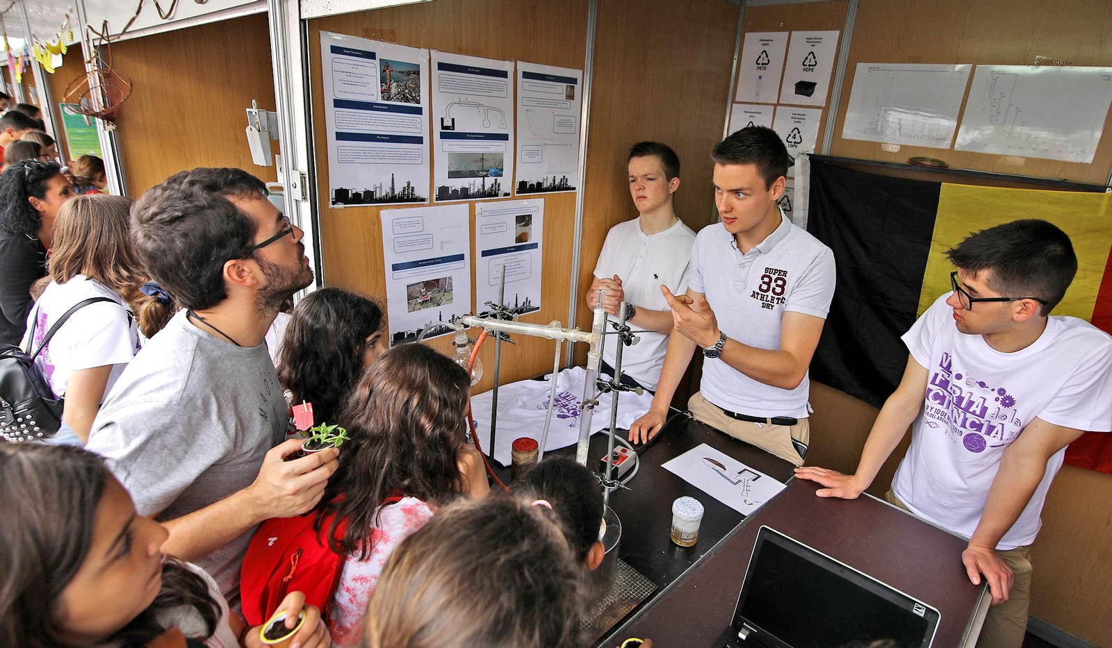 Imágenes de la VII Feria de la Ciencia en la Calle