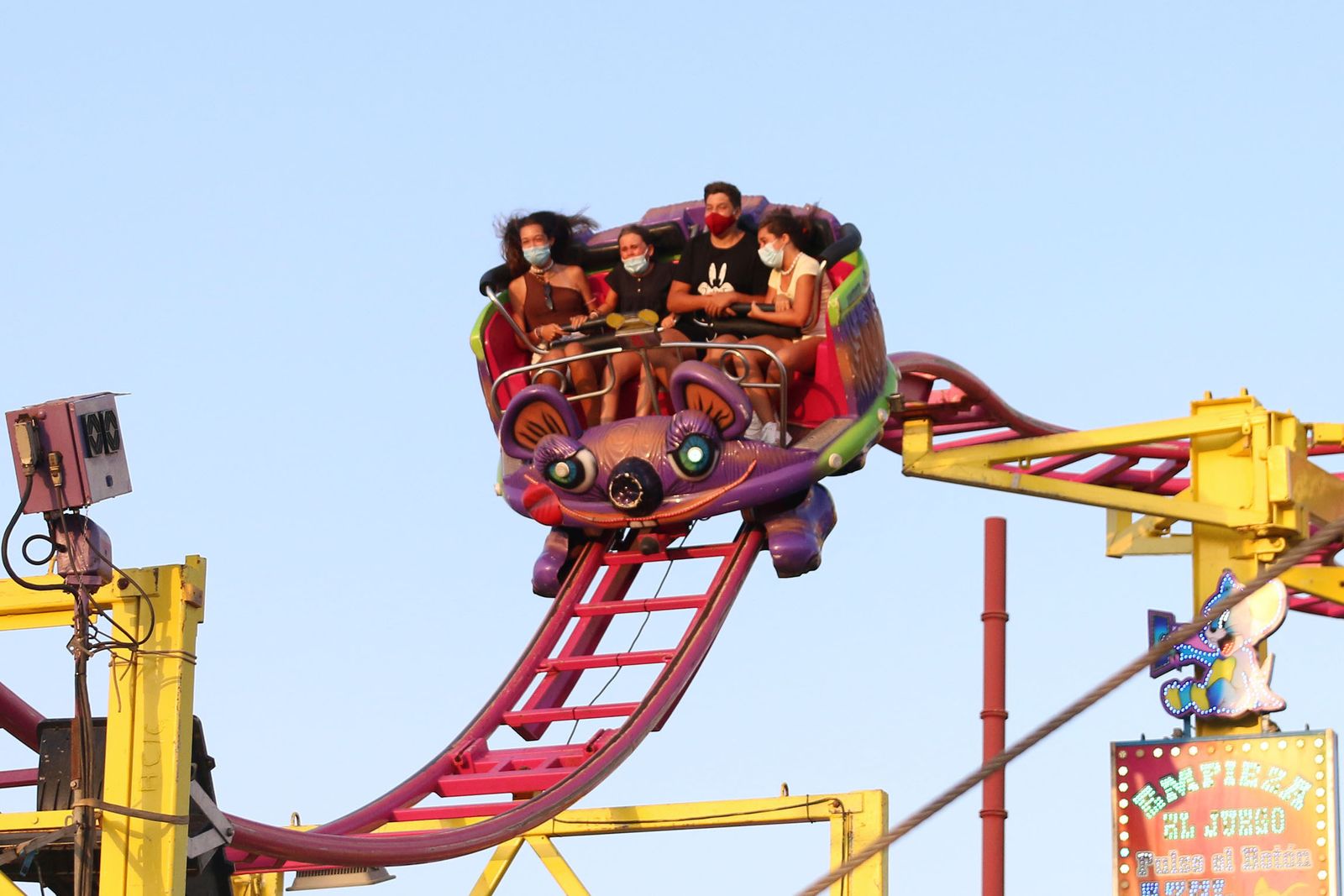 Primer día de cacharricos en una reducida Feria de Almería 2021