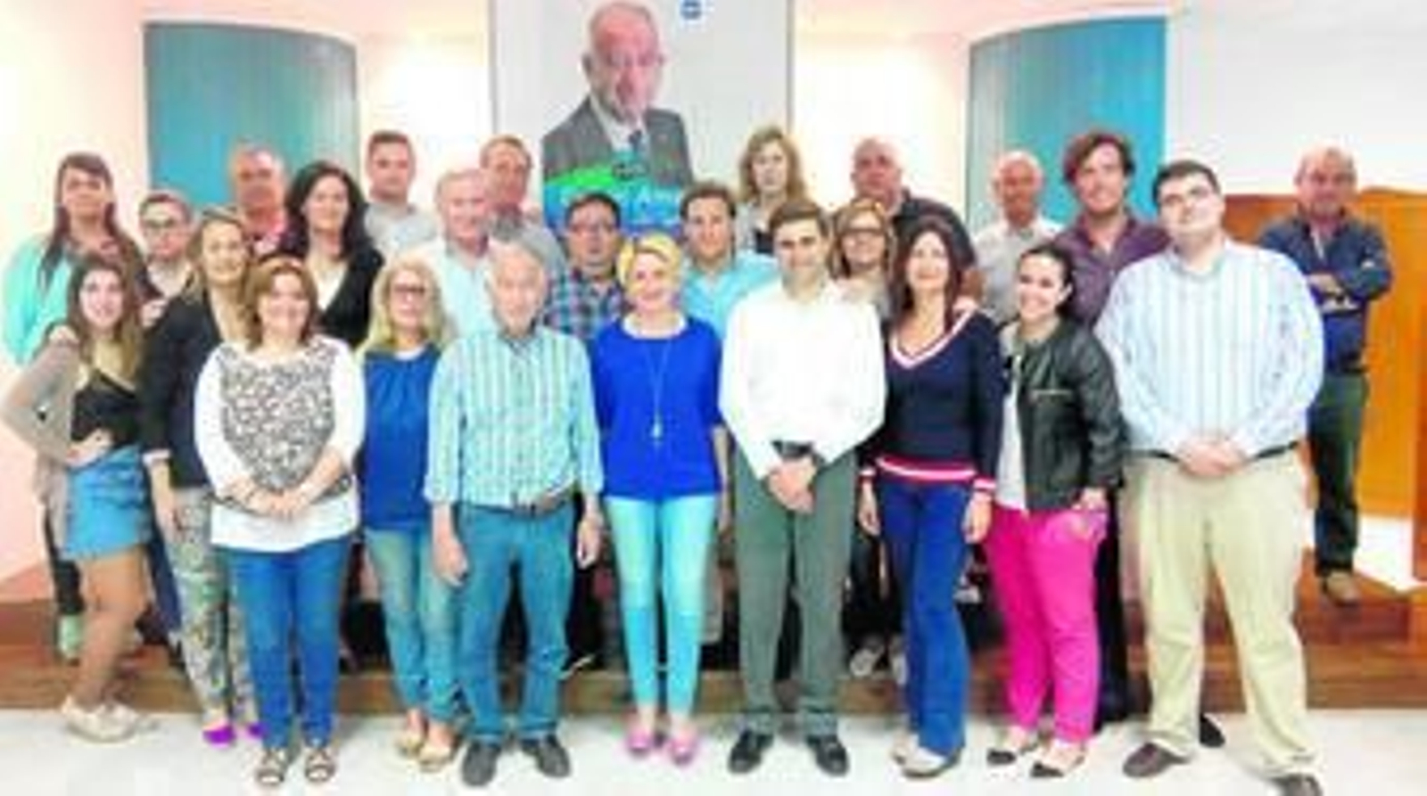 Los integrantes de la lista del Partido Popular que concurre a las próximas elecciones municipales, con Gabriel Amat a la cabeza, realizó ayer la tradicional pegada de carteles.