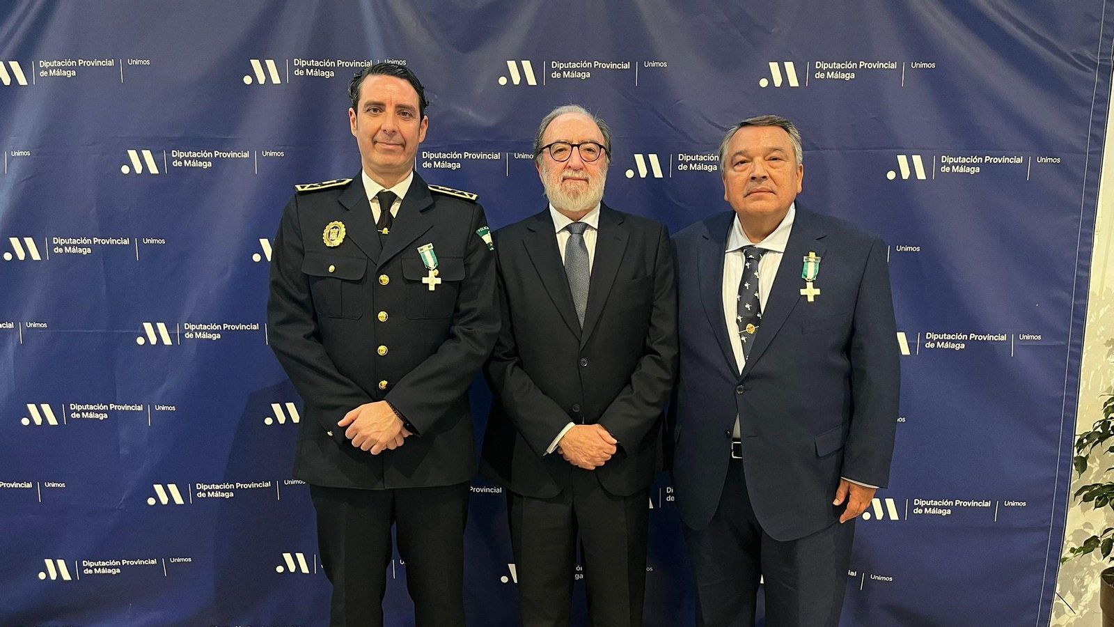 El intendente jefe de la Policía Local de Linares, José Pereira, a la izquierda.