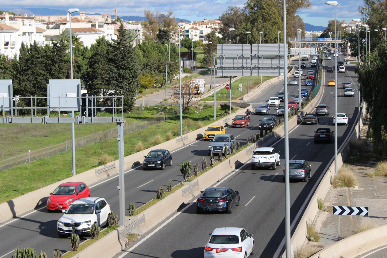 La Autovía del Mediterráneo  A-7 a su paso por San Pedro Alcántara.