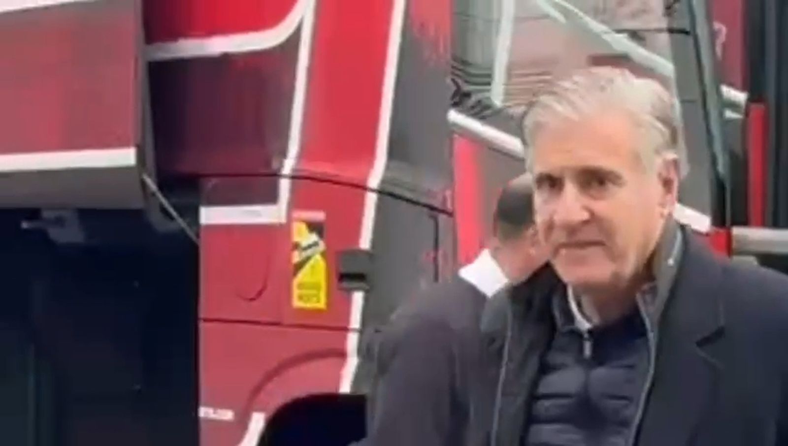 Antonio Cordón acompaña a la expedición del Sevilla FC rumbo a Mallorca