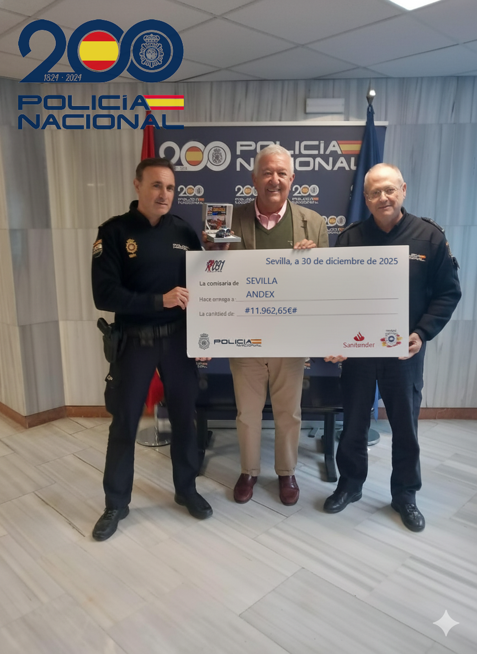 El acto de la entrega del cheque.