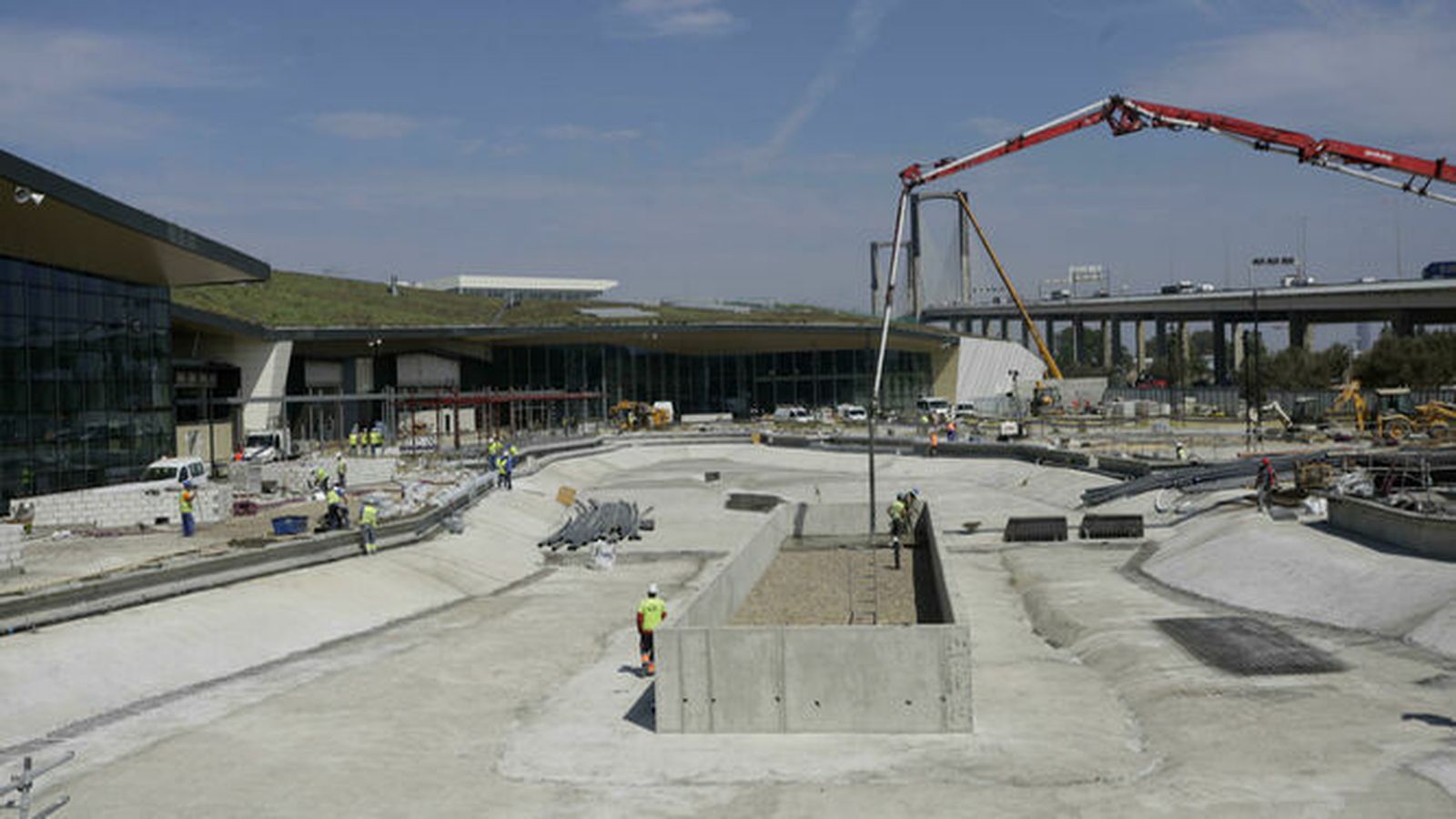 Cubiertas vegetales en el nuevo centro comercial, que ultima sus trabajos.