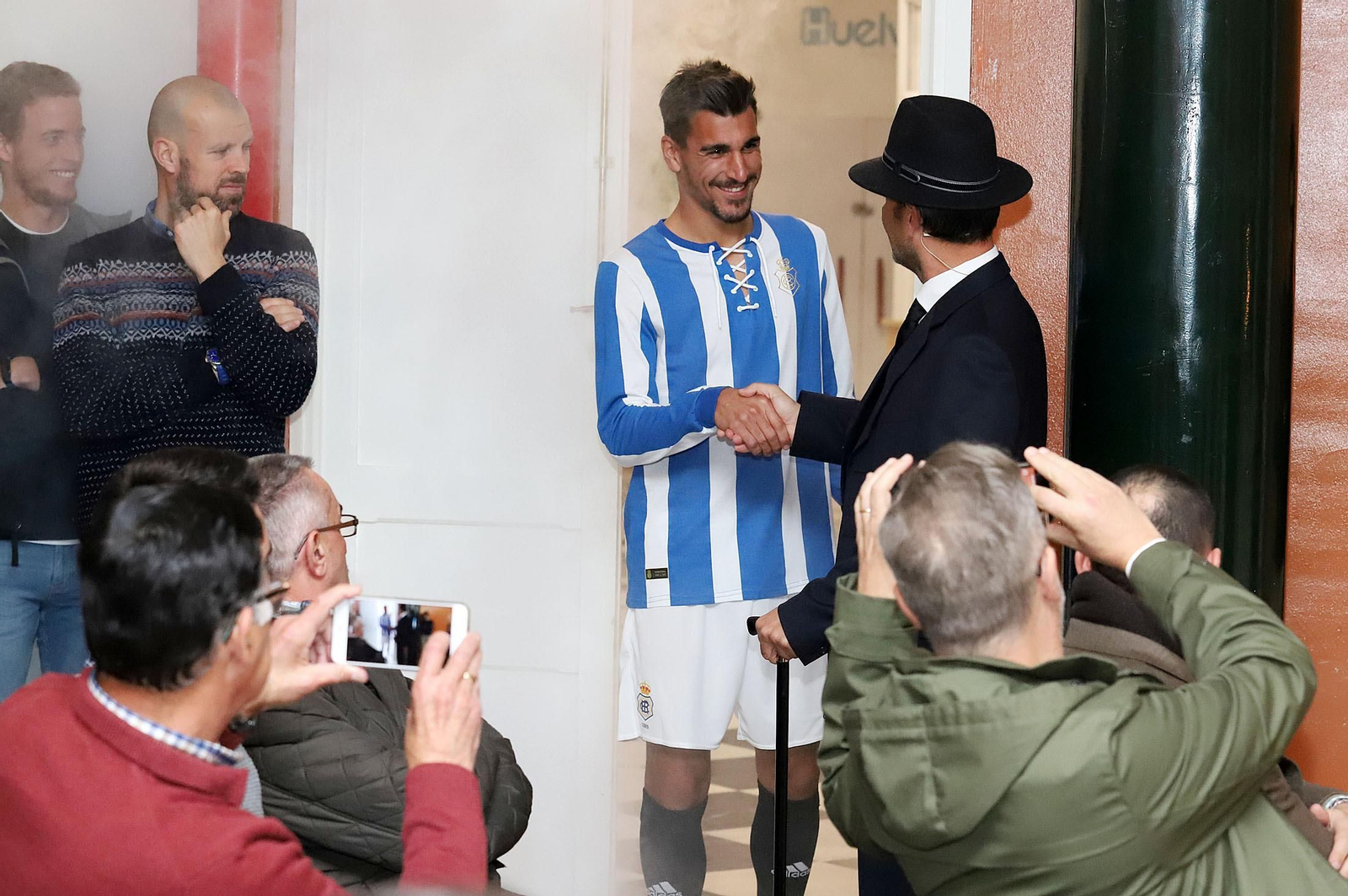 Imágenes de la camiseta del 130 aniversario del Recreativo de Huelva