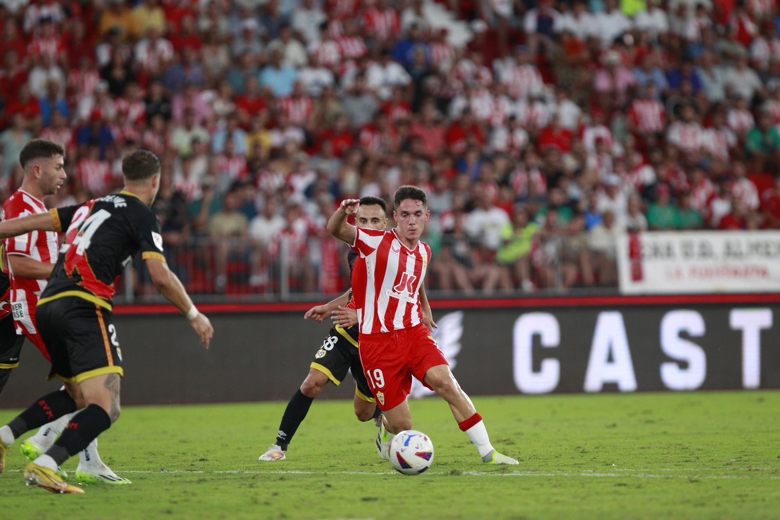 Imágenes del partido U.D. Almería-Rayo Vallecano