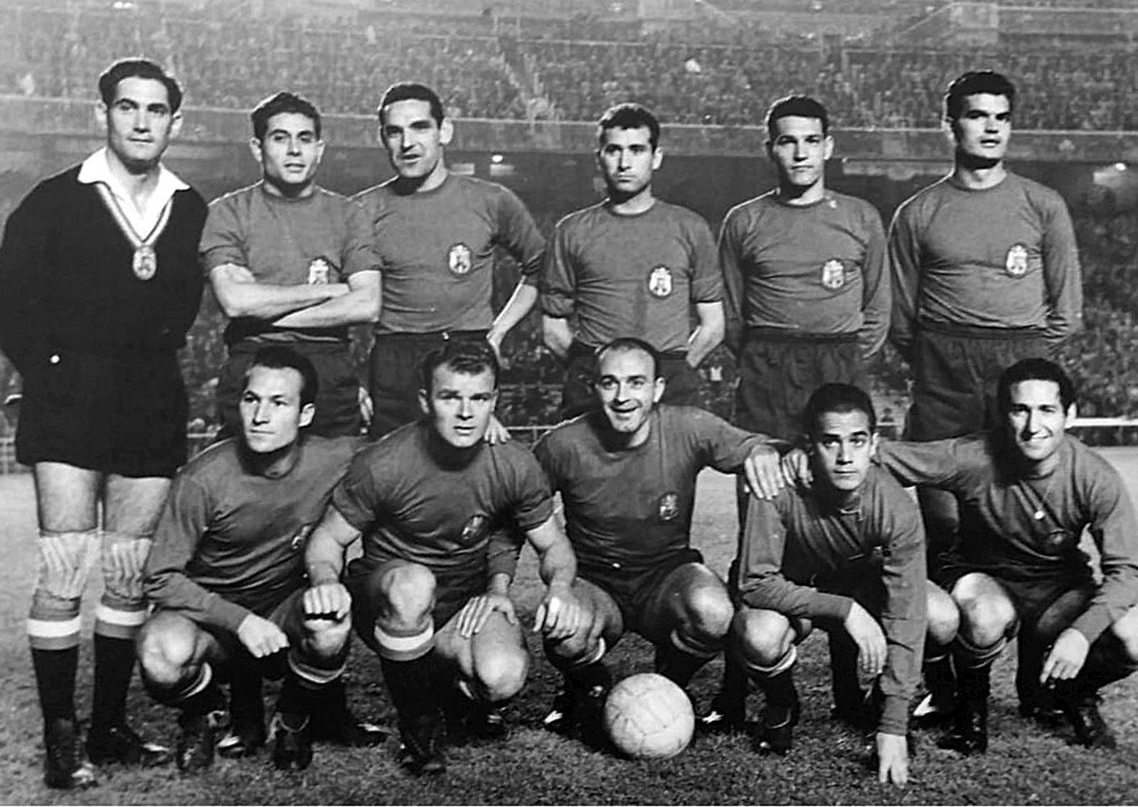 La selección española que eliminó a Polonia y siguió adelante en la primera Eurocopa, de la que se retiraría para no jugar ante la URSS.