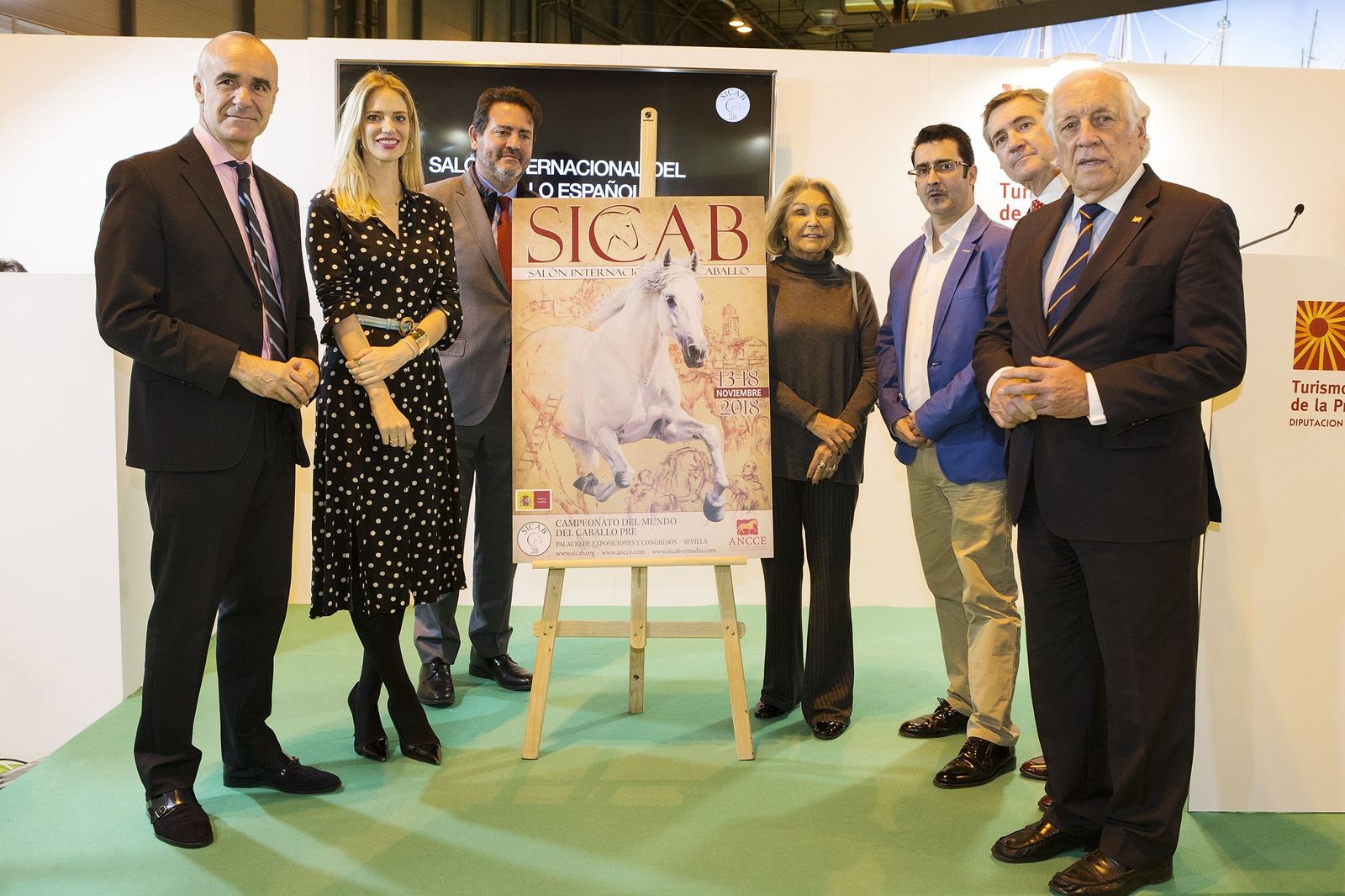 Muñoz (i), en la foto de familia con el cártel.