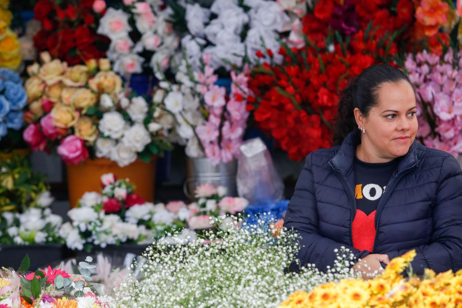 Fotos de los preparativos en el cementerio de La Línea por el Día de Todos los Santos