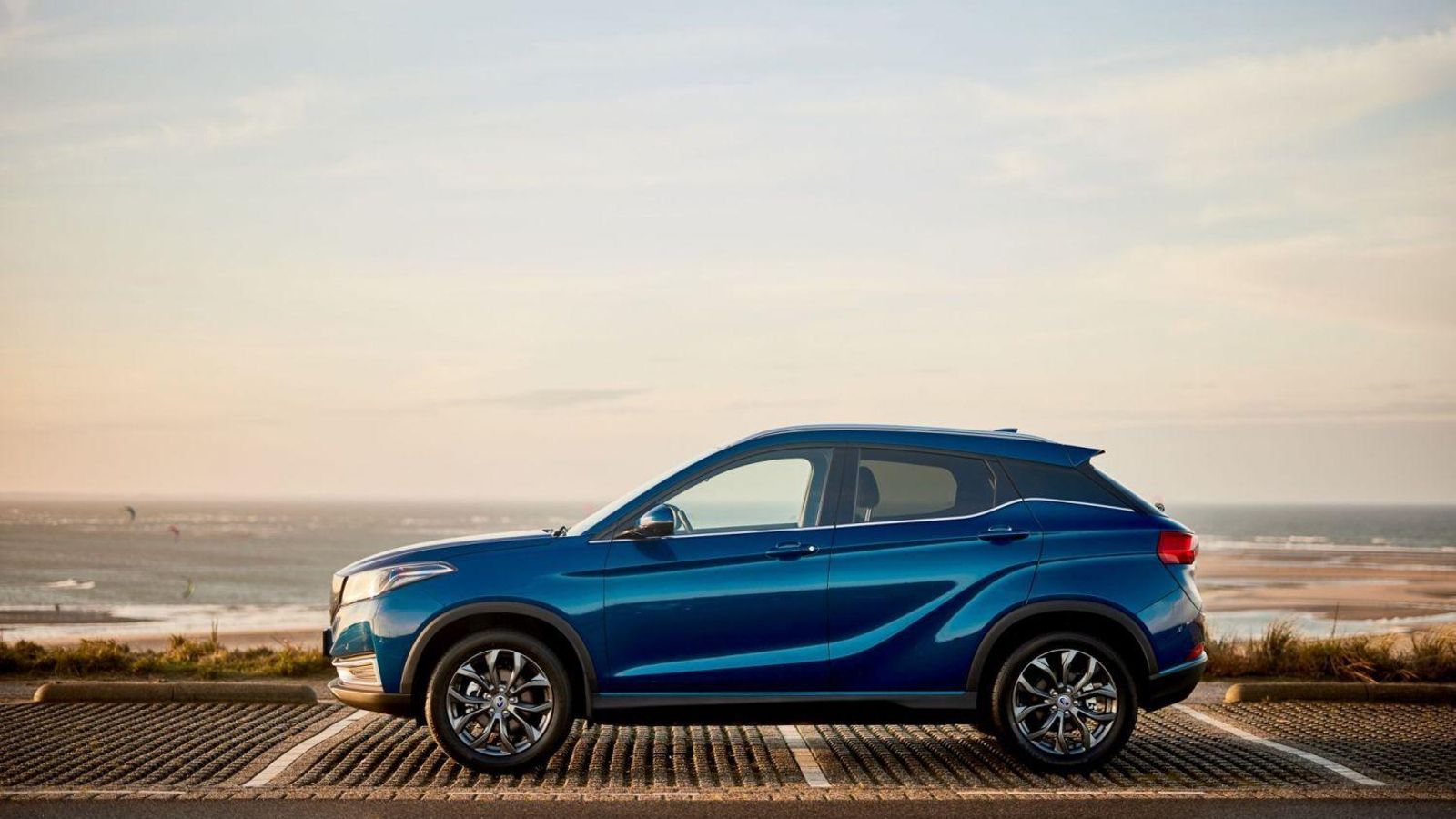 SUV compacto, eléctrico y asequible, el Seres 3 tiene un autonomía superior a los 300 km con una sola carga.