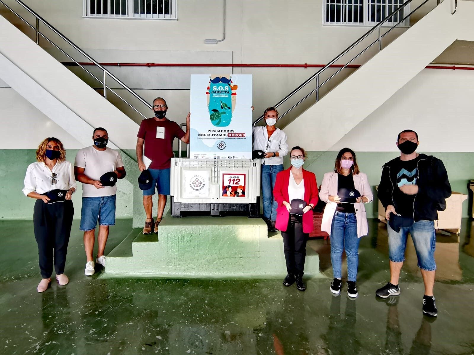 La presentación de la campaña SOS Caretta, en el Puerto de Tarifa.