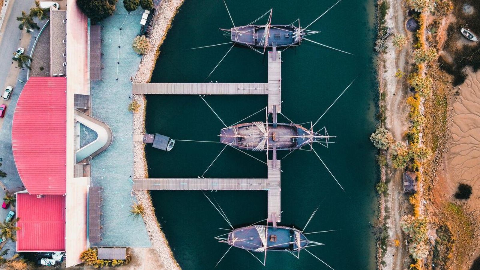 Imagen del Muelle de las Carabelas desde las alturas