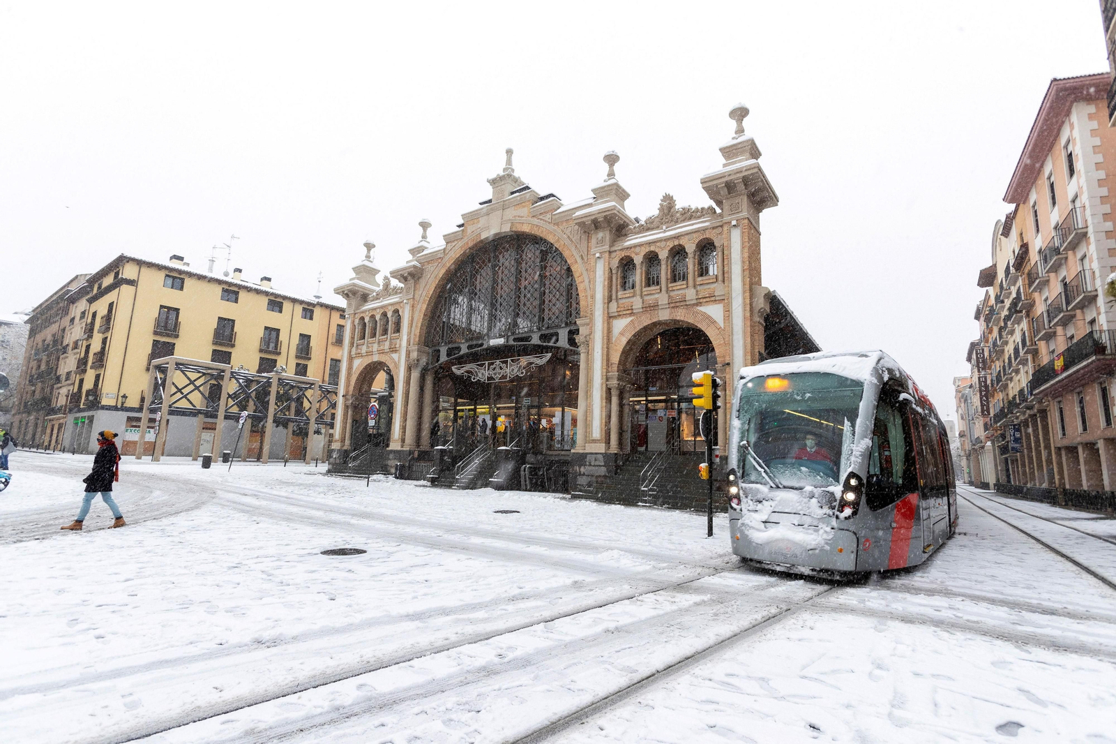 El segundo día del temporal 'Filomena' en imágenes: más nieve y caos