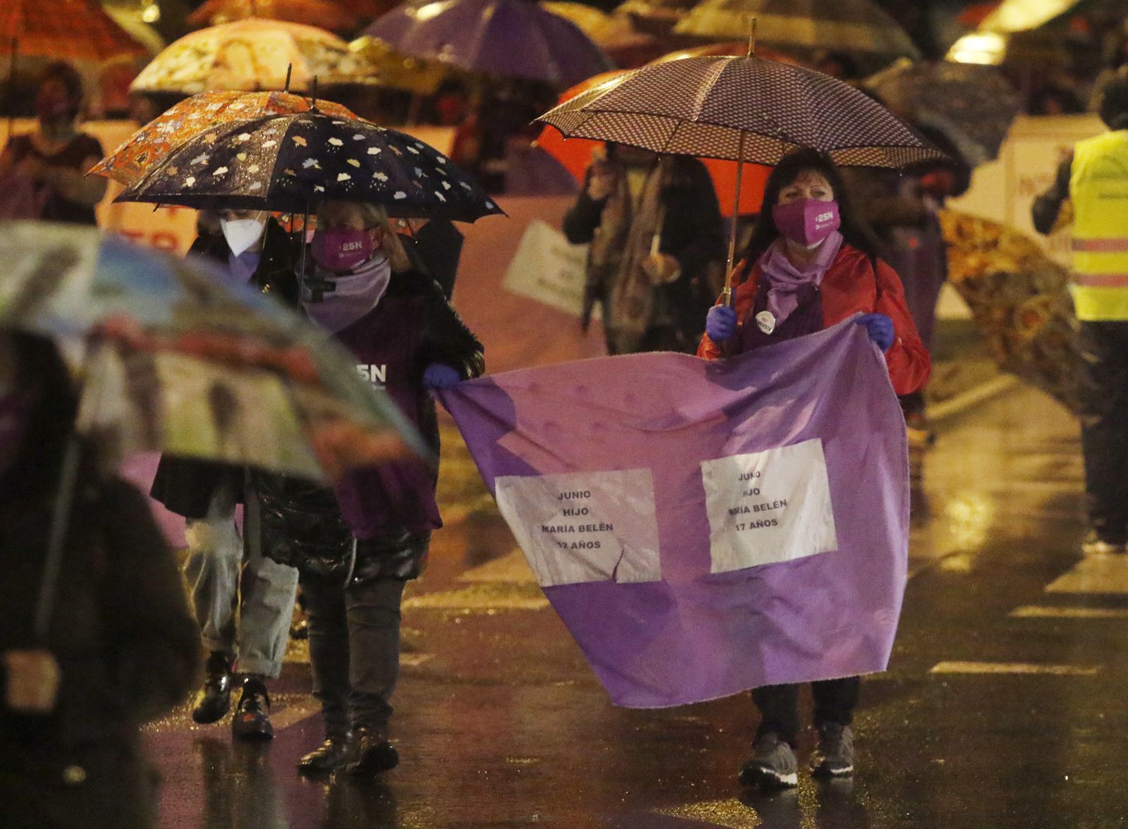 Asistentes a la manifestación contra la violencia a las mujeres.