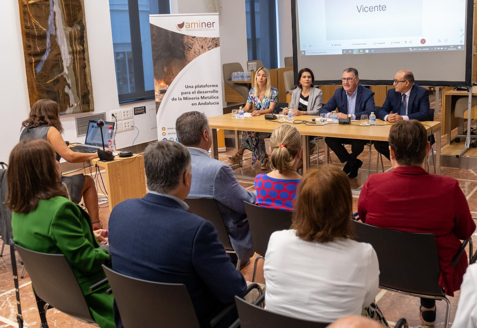 Inauguración de las jornadas técnicas para el desarrollo de aspectos avanzados en la actividad minera.