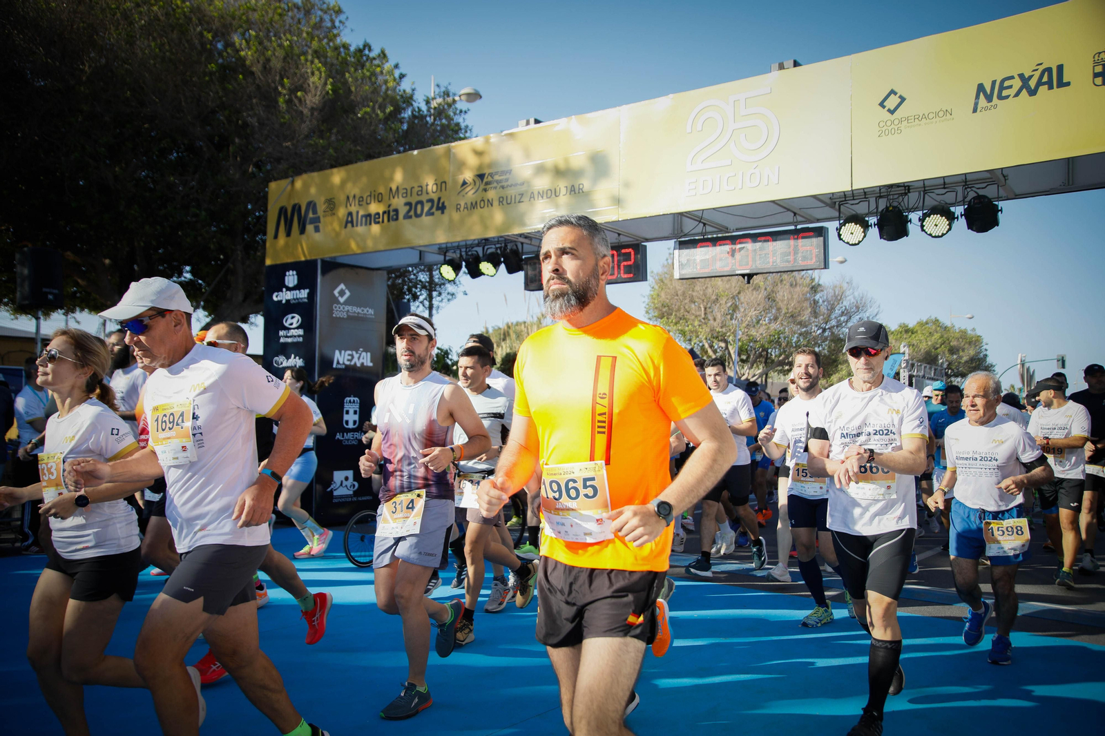 Imágenes de la salida de la Media maratón Ciudad de Almería