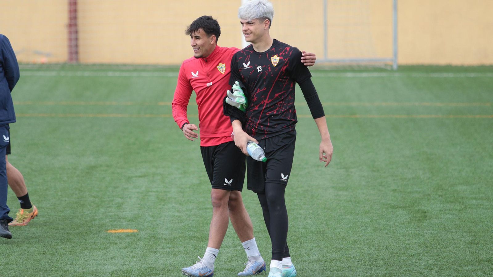 Bruno y Rachad se marchan juntos después de una sesión de entrenamiento. Bruno y Rachad se marchan juntos después de una sesión de entrenamiento.