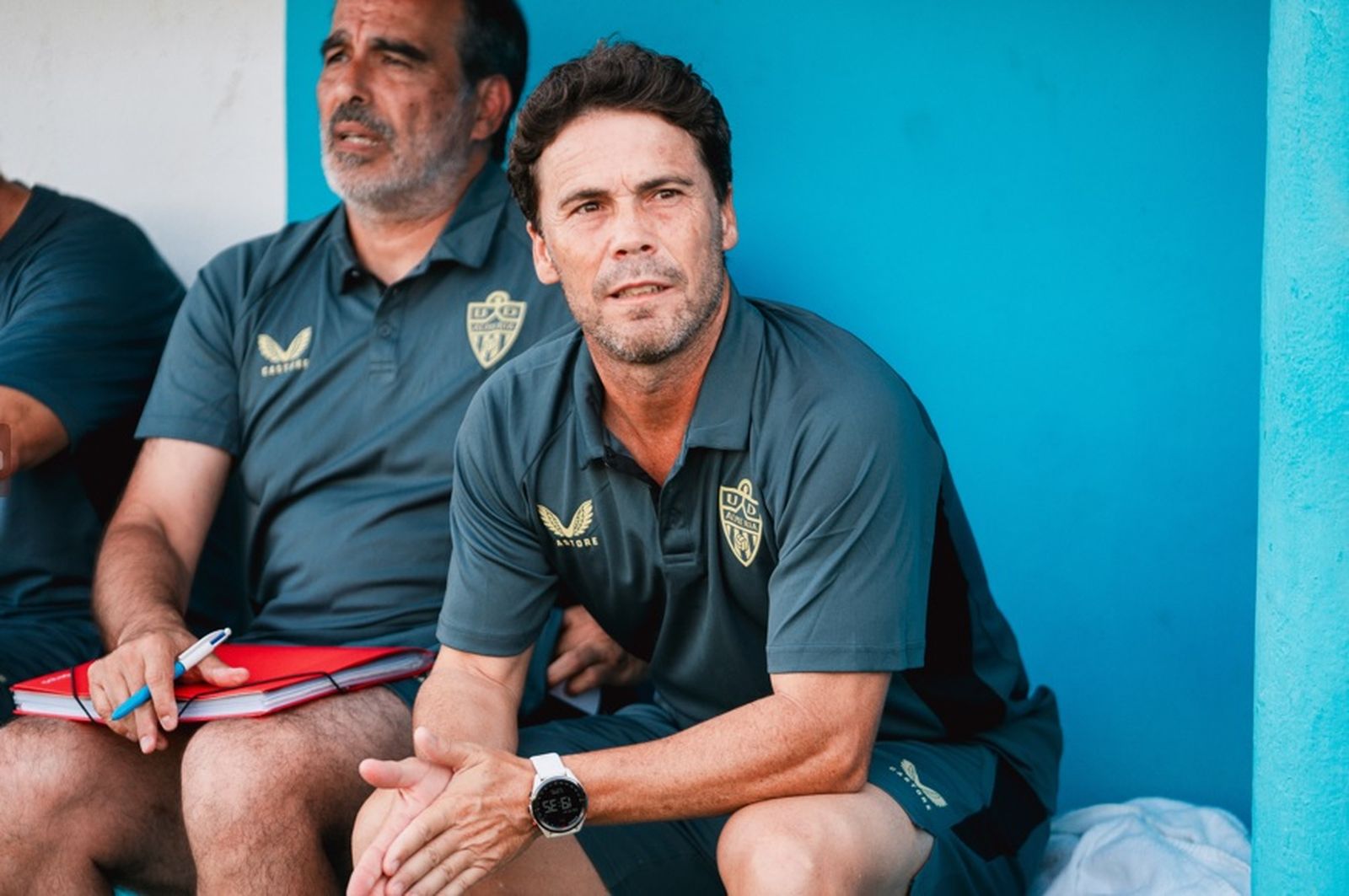 Rubi junto a Jaume Torras, su segundo, en el duelo amistoso del sábado ante el Granada