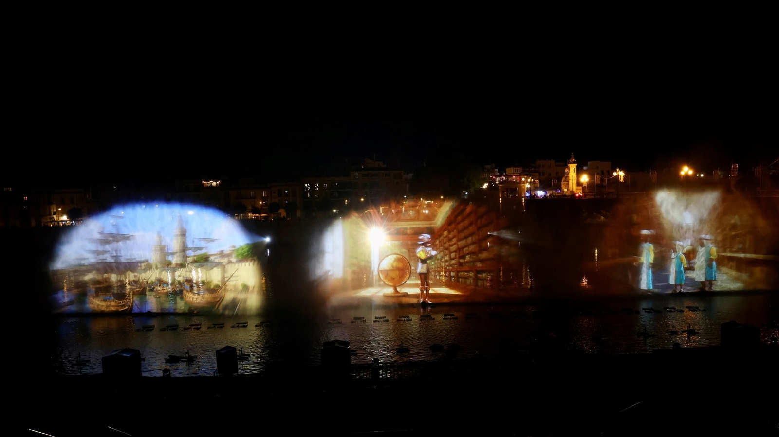 Así es la nueva edición de 'Navigalia': las fotos del espectáculo en el río