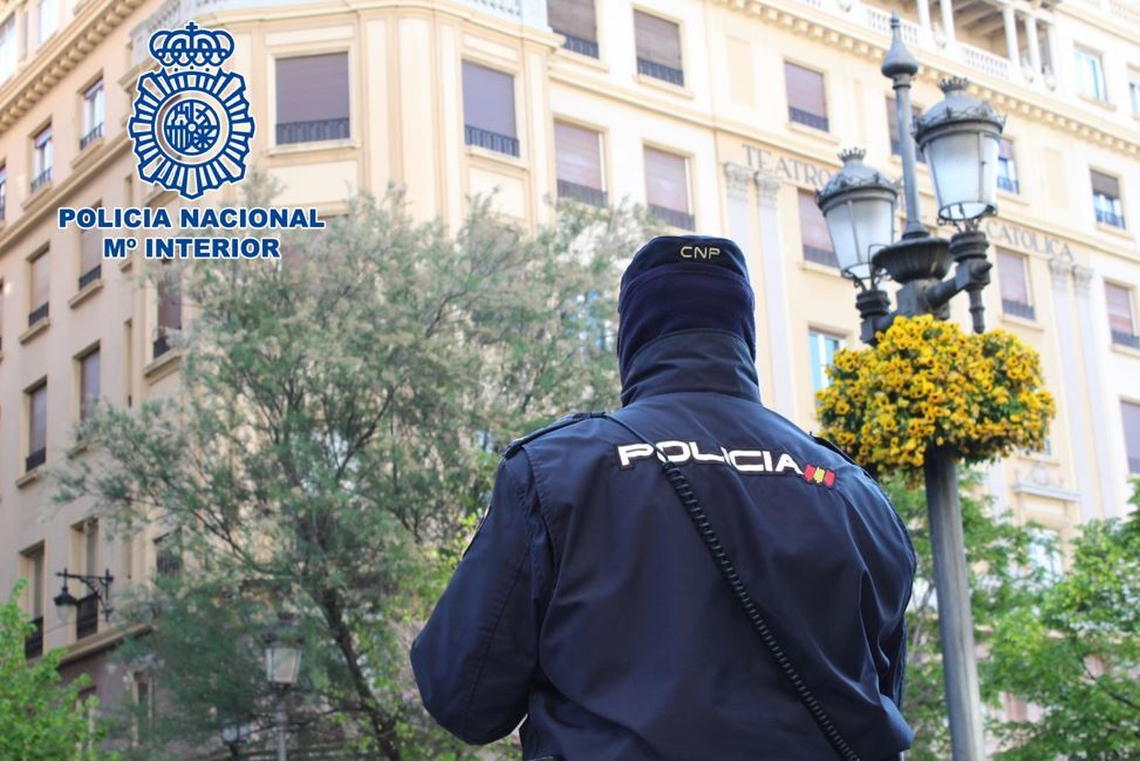 Imagen de archivo de un agente de la Policía Nacional en Granada.