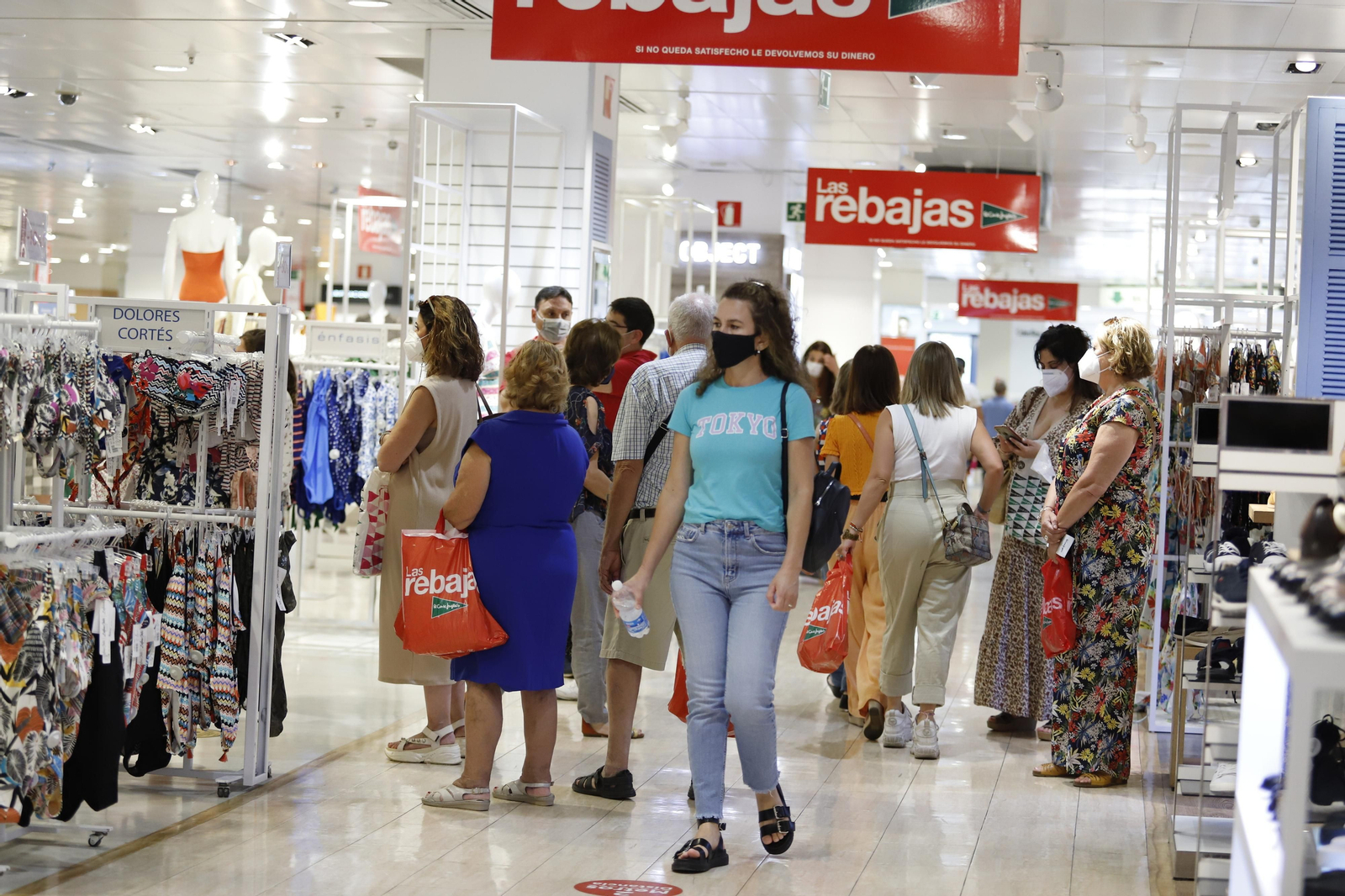 Imágenes de las Rebajas de verano en Huelva