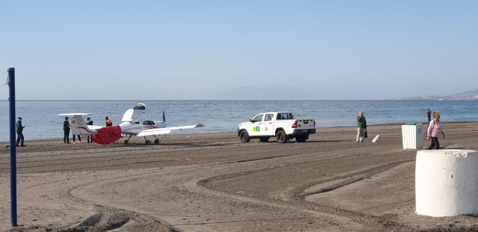 La avioneta que ha aterrizado en una playa de Torrox