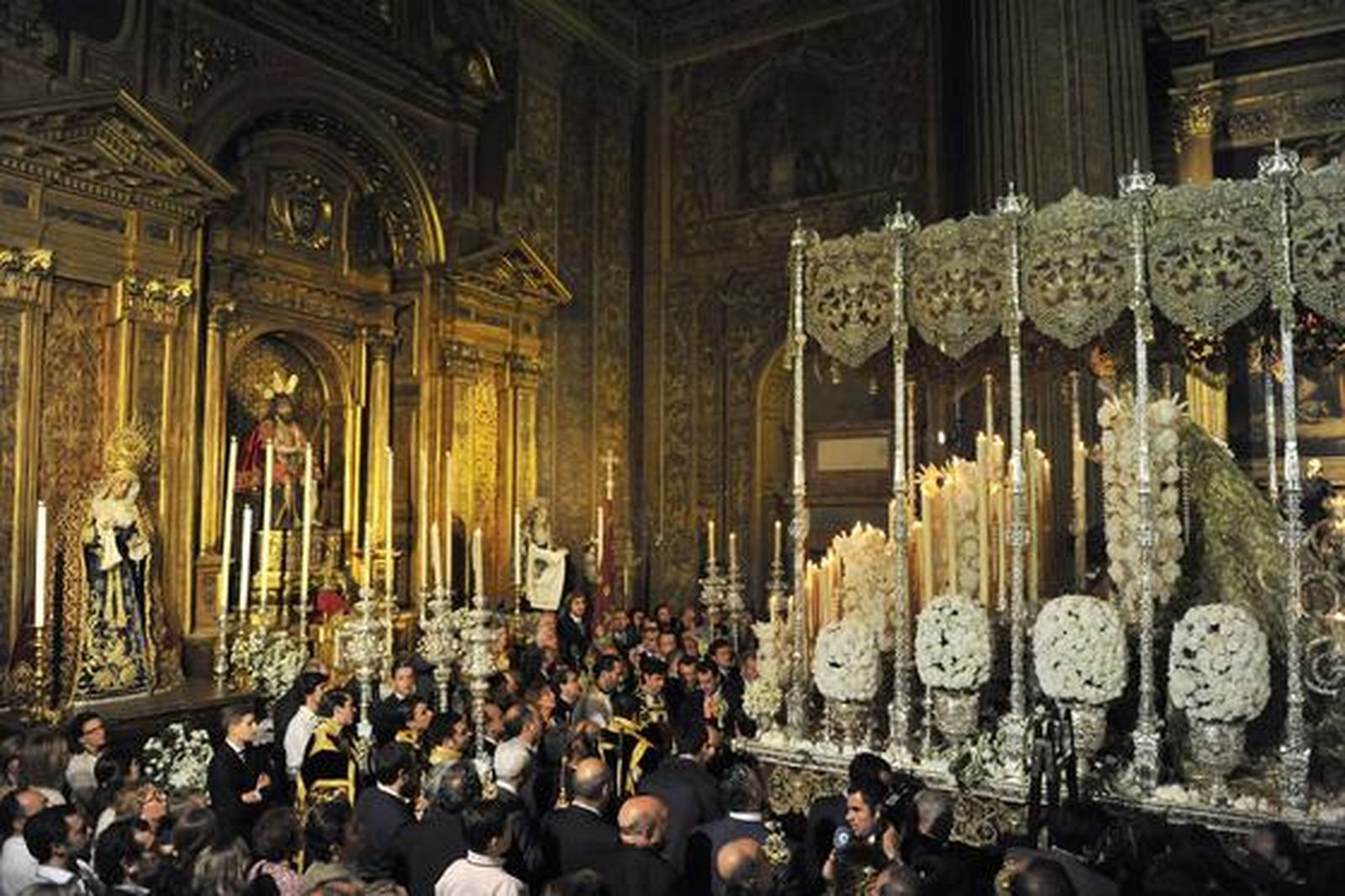 Las imágenes de la procesión extraordinaria de la Esperanza Macarena

Foto: Juan Carlos Vazquez