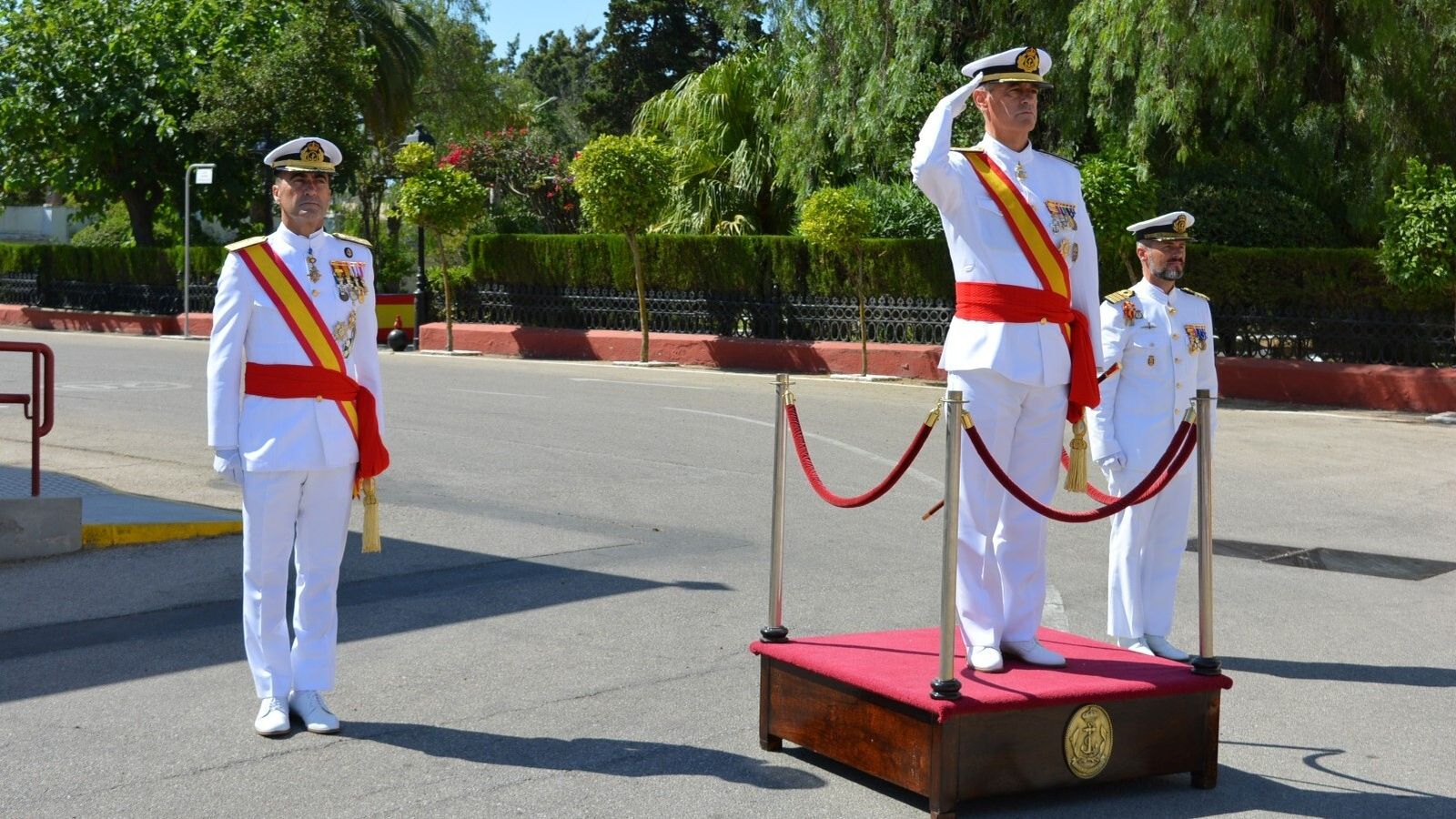 El Almirante Jefe de Personal de la Armada, Antonio Piñeiro, presidió el acto de entrega de despachos a los nuevos sargentos de la Armada.