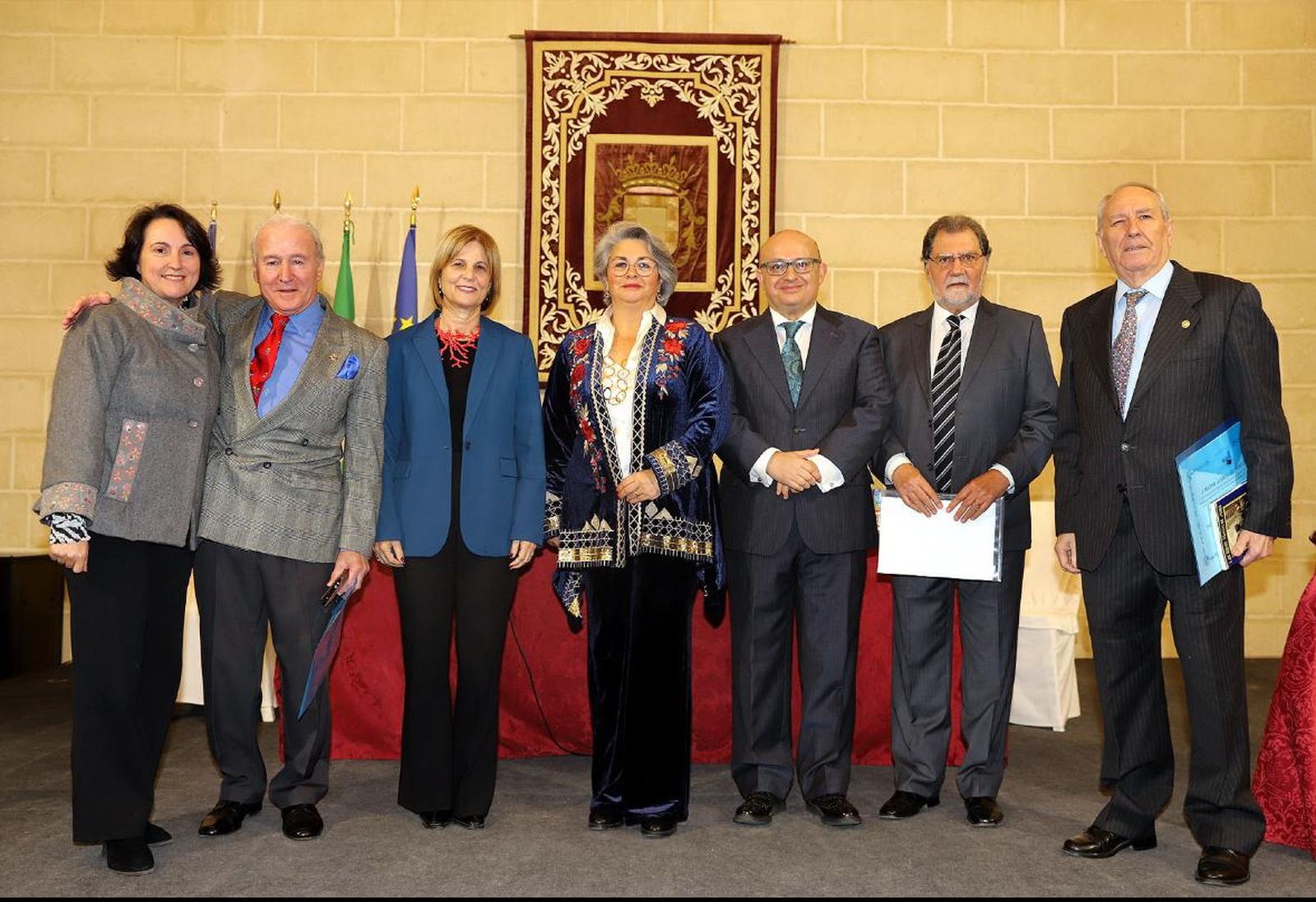Gema García Bermúdez, en el centro, será la encargada de realizar el pregón.