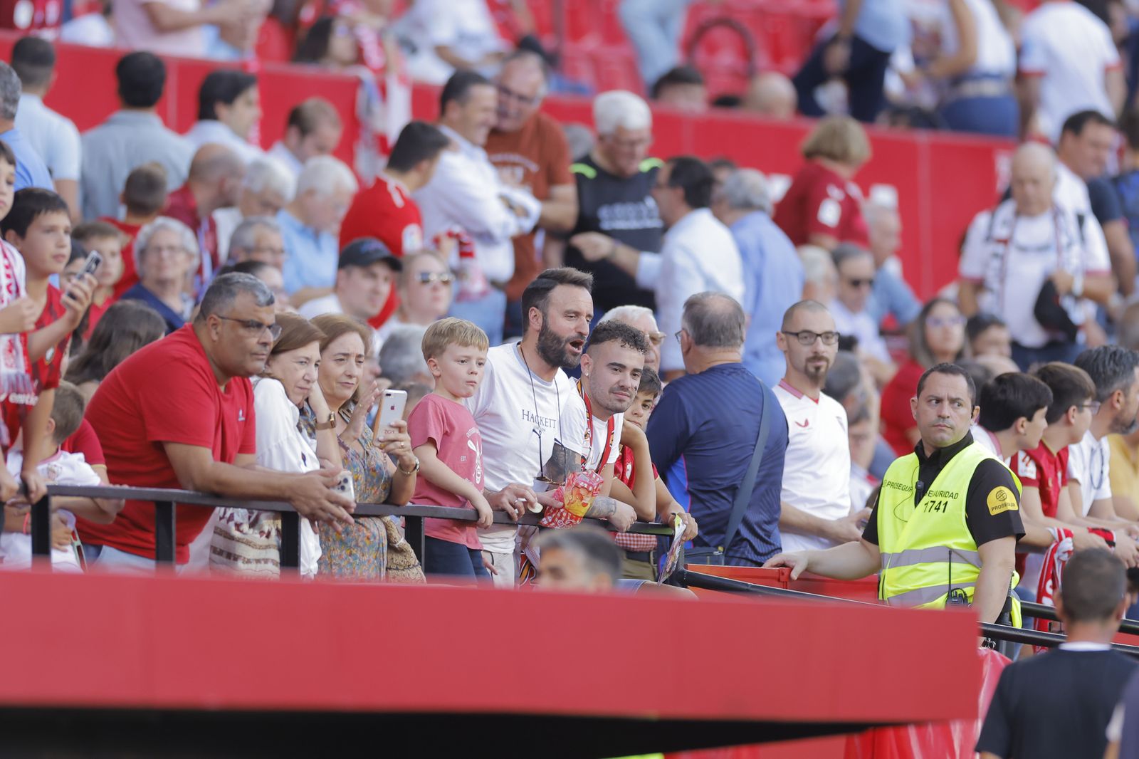 Búscate en las fotos del Sevilla-Almería