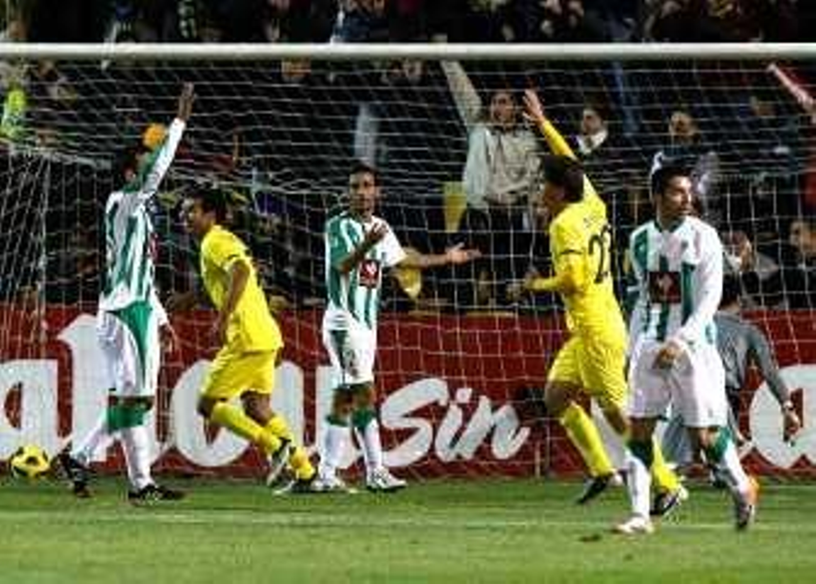 Quini acaba con el Córdoba (2-1)