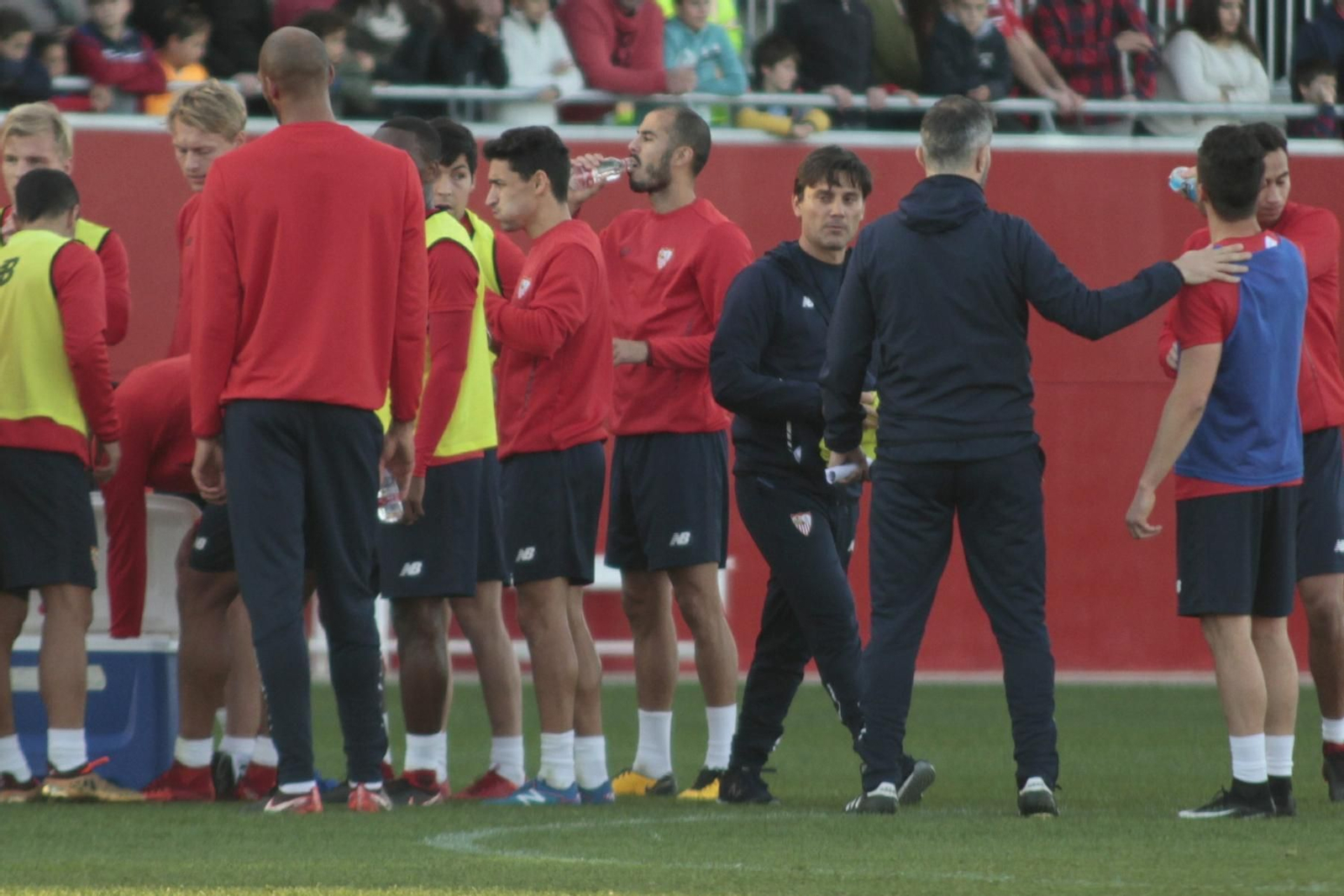 El entrenamiento del Sevilla a puerta abierta