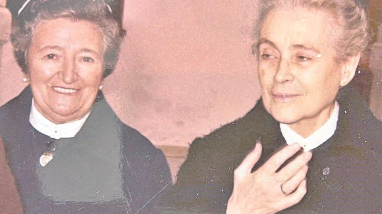 La Rectora de Salus Infirmorum María Abaurrea con Nieves Alcina Lainez durante su etapa profesional.