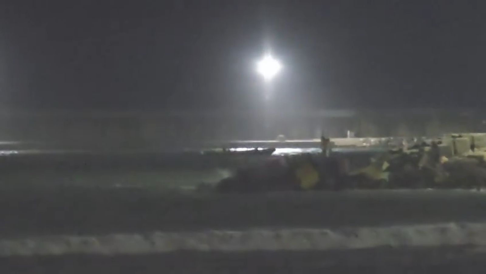 Narcolanchas se refugian de madrugada en el puerto de Barbate por la borrasca Ingrid.