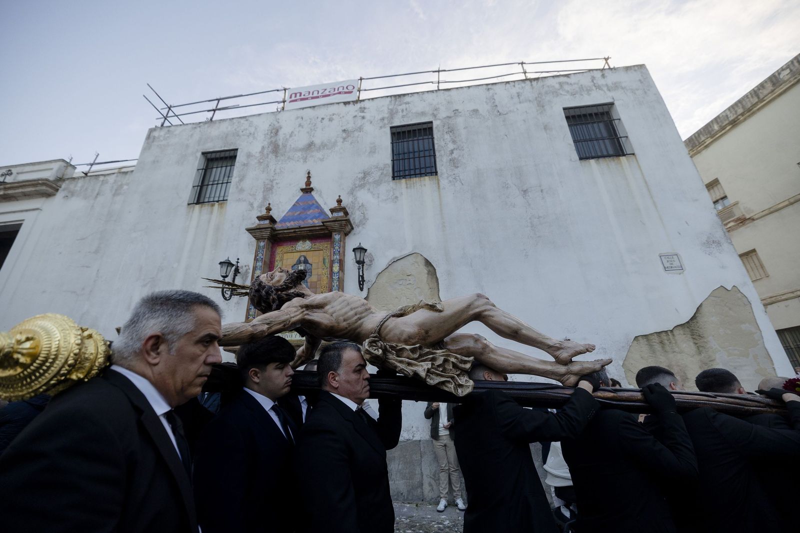 Las imágenes de los traslados de las cofradías de Santa Cruz