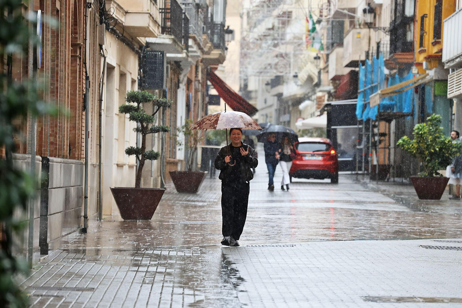 Imágenes de la lluviosa mañana de sábado en Huelva