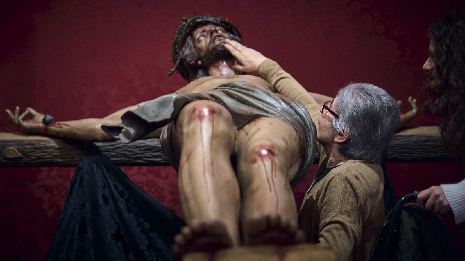 Usuarios de la Residencia Fragela  durante la visita al Cristo de las Sietes Palabras