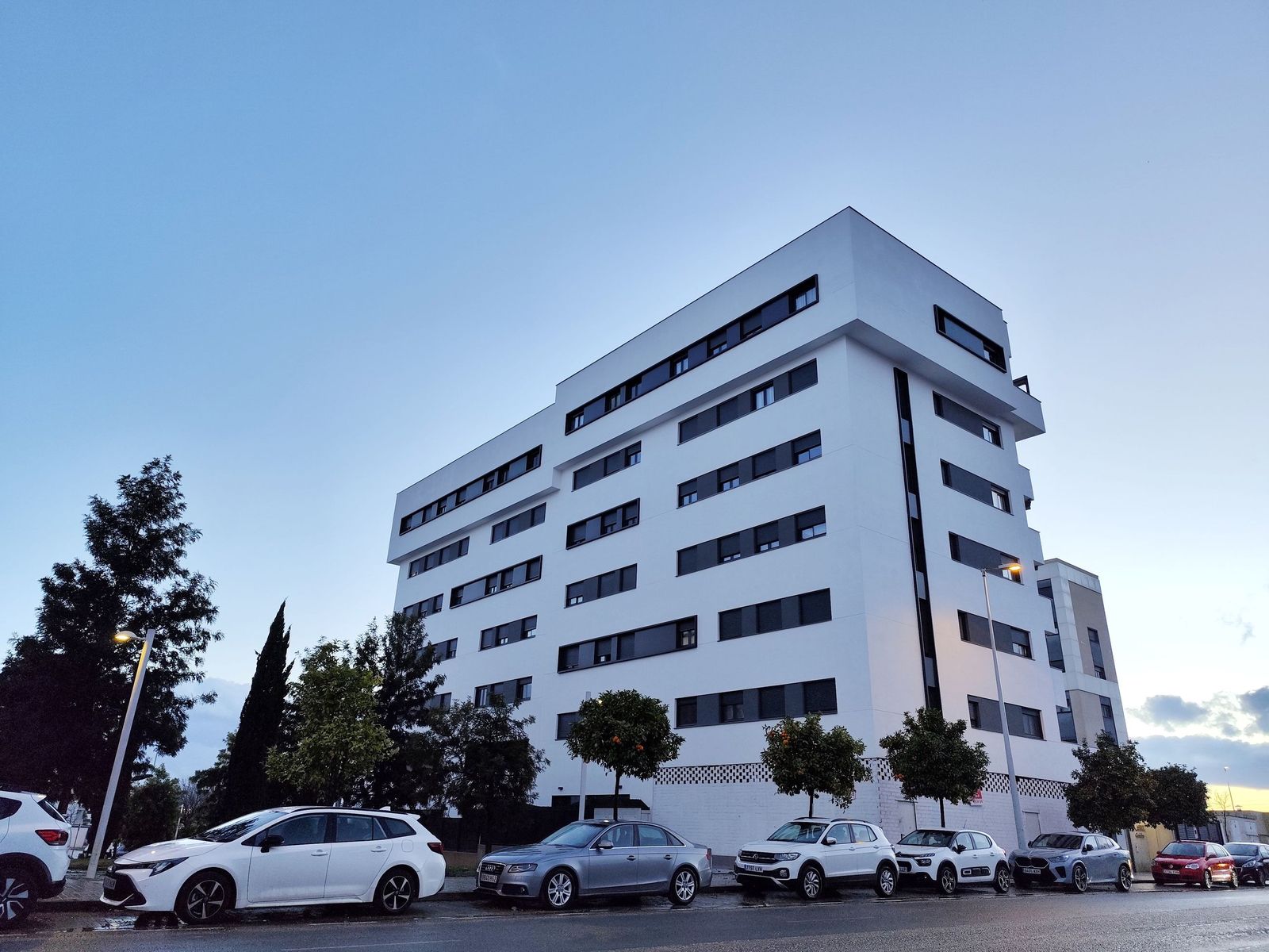 Un paseo por los edificios 'cebra' de los barrios nuevos de Córdoba