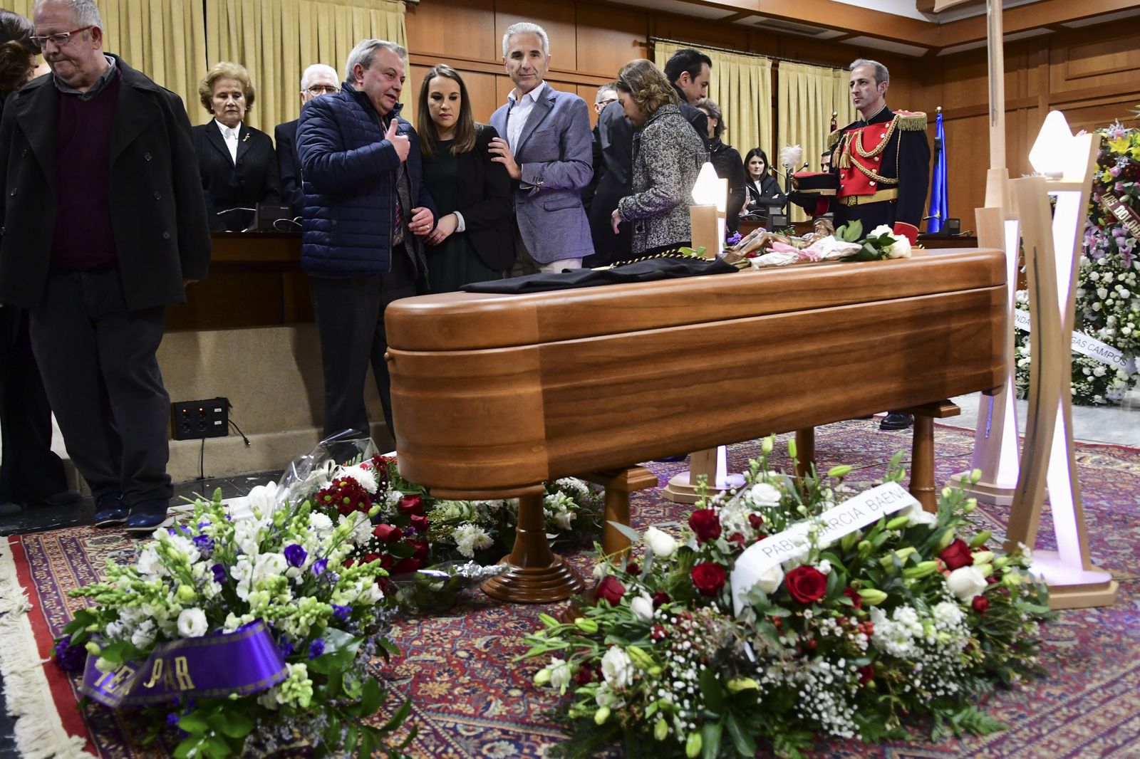 Las imágenes de la capilla ardiente de Pablo García Baena