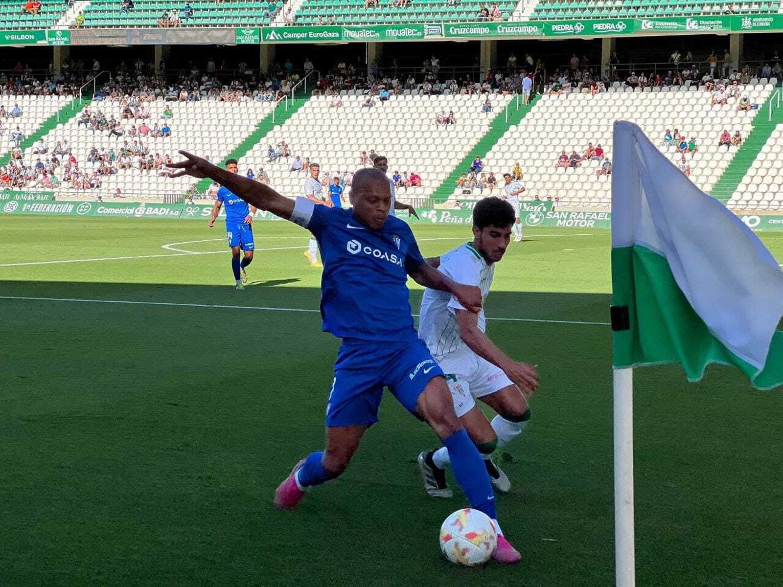 Biabiany parece ganar la partida al cordobesista Calderón.