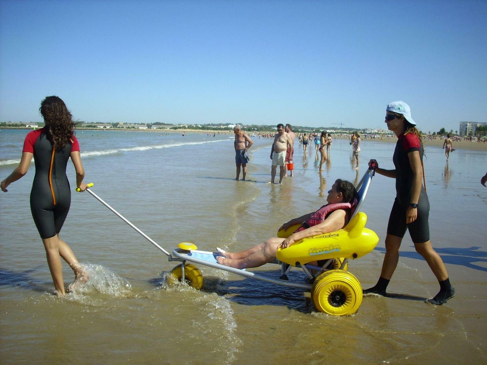 Una imagen del programa Hidrosport, que lleva ya 14 años siendo un referente en El Puerto para las personas con movilidad reducida.