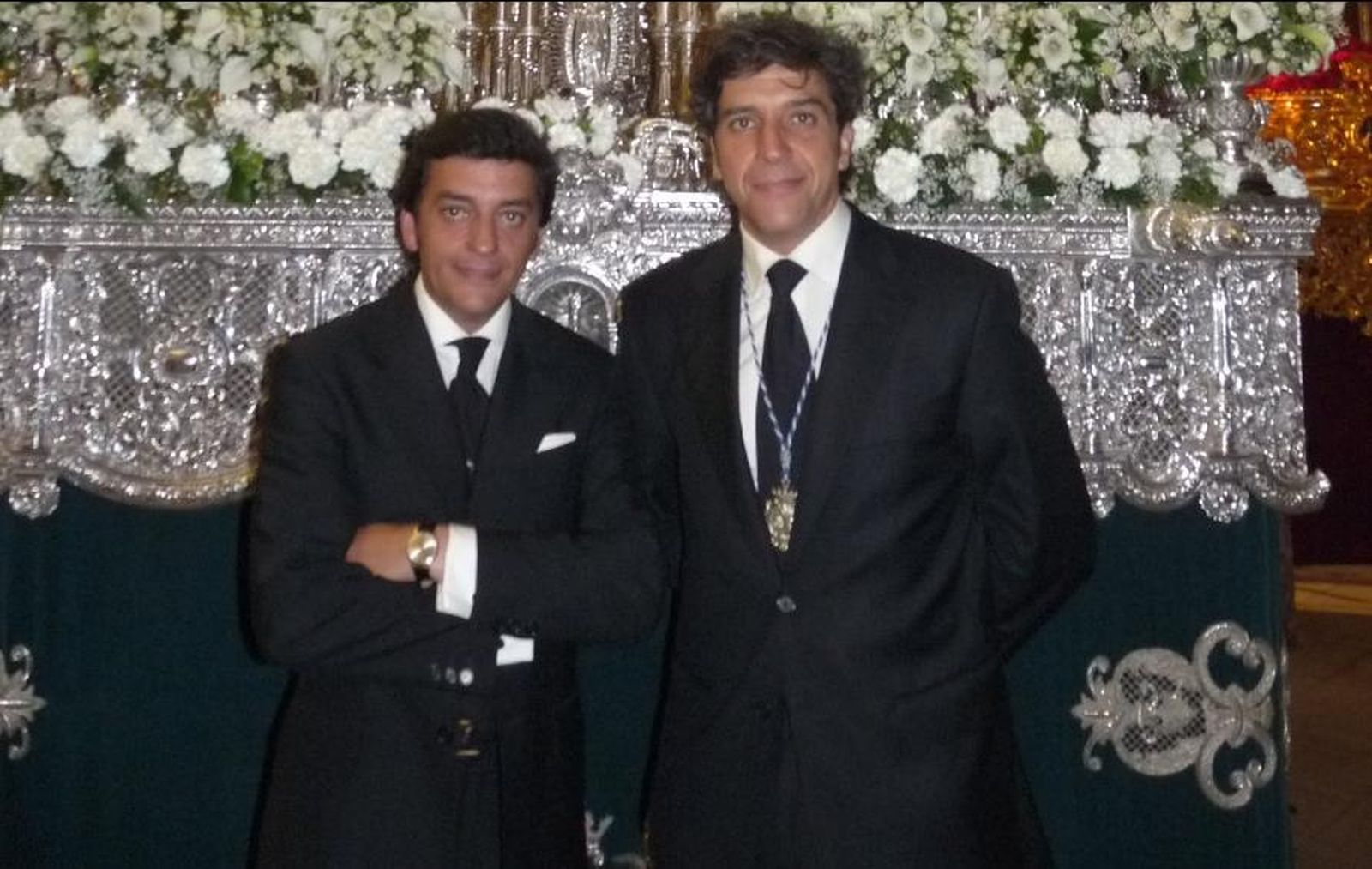 Los hermanos Gallardo ante el palio de la Candelaria